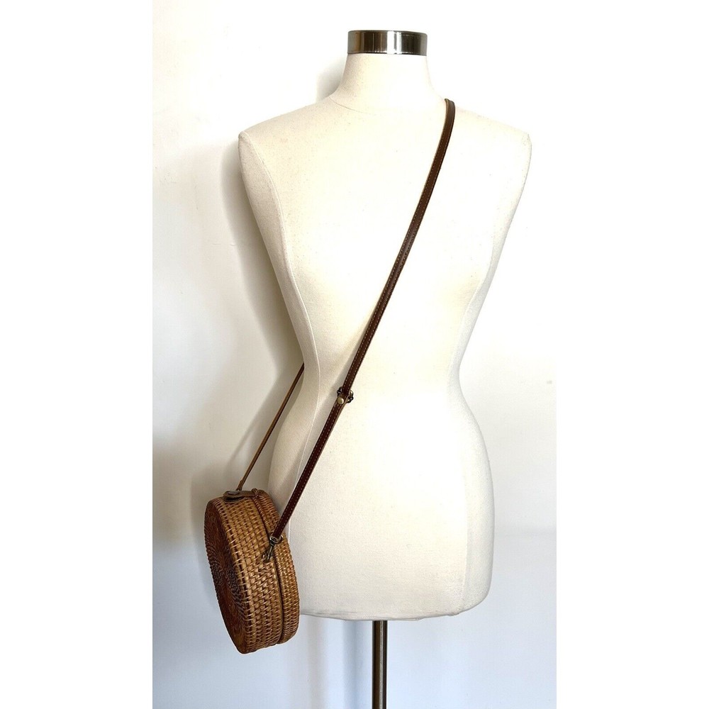 RATTAN ROUND CROSSBODY PURSE..! - Picture 8 of 8